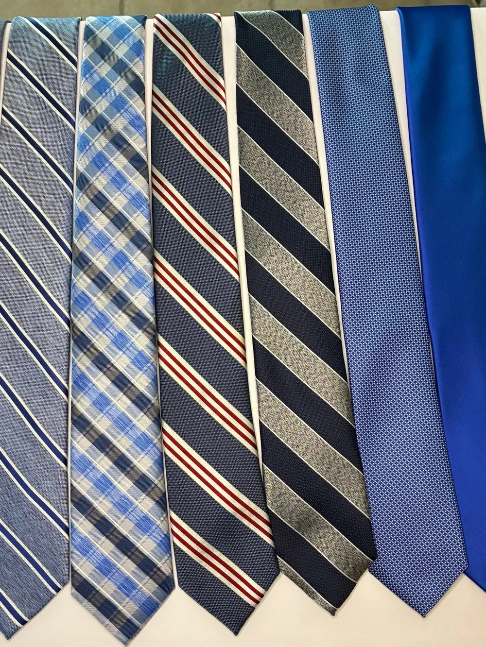 Lot of 26 Mens Designer Neckties in Very Excelant Condition. Polyester NO Junk